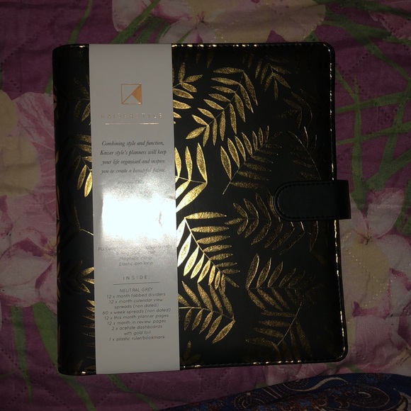 Faux leather planner - Picture 1 of 5